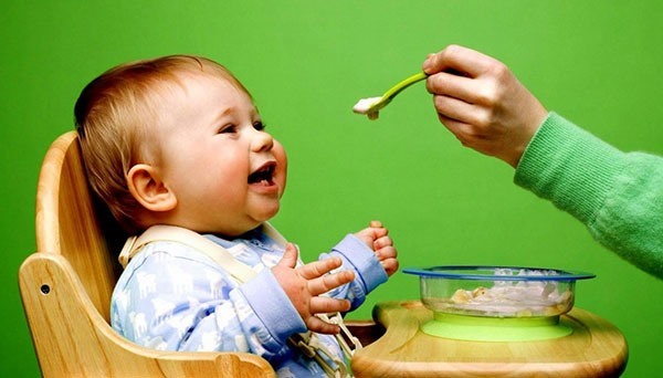 Чем кормить ребенка при поносе: 4 группы запрещённых продуктов и советы педиатра
