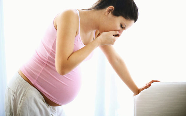 Что делать, если все время тошнит при беременности?