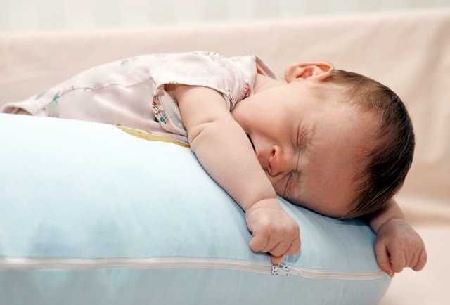 Как быстро уложить ребенка спать за 5 минут: 12 эффективных методов, 10 правил от Комаровского