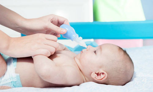 Как почистить носик новорожденному от козявок и соплей: жгутиками, ртом, аспиратором