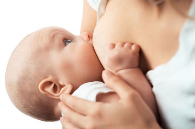 Как понять что ребенок не наедается грудным молоком: 2 признака недоедания и 5 причин