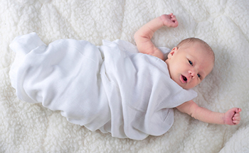Как правильно пеленать новорожденного: обзор 7 способов и важные правила от врача-педиатра, видео