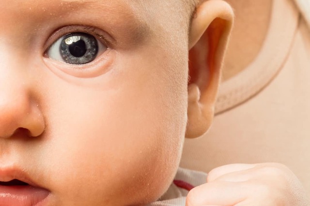 Когда меняется цвет глаз у новорожденных: 7 секретов от врача-офтальмолога