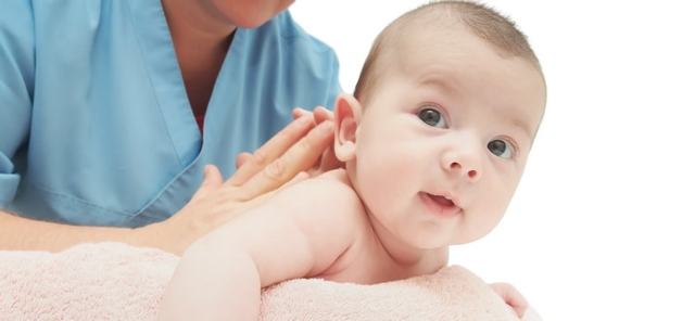 Кривошея у новорожденных: 4 признака и 4 главных причины, лечение, 2 упражнения при кривошее