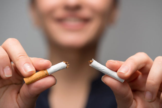 Курение при грудном вскармливании: вред никотина, 4 последствия для ребёнка