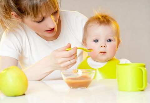 Меню ребенка в 9 месяцев: 3 правила кормления ребенка до года, желательные и нежелательные продукты