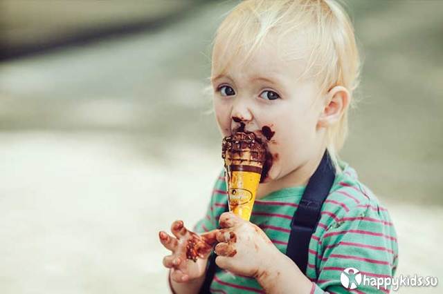 Можно ли давать детям сладкое: с какого возраста давать конфеты, польза и вред