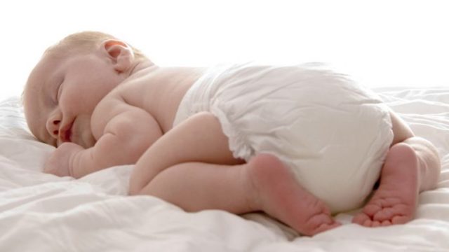 Можно ли новорожденному спать на животе? эта и 5 других поз для сна с врачом педиатром
