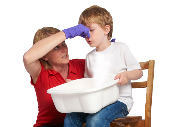Почему у ребенка часто идет кровь из носа: 17 главных причин и 6 профилактических мер