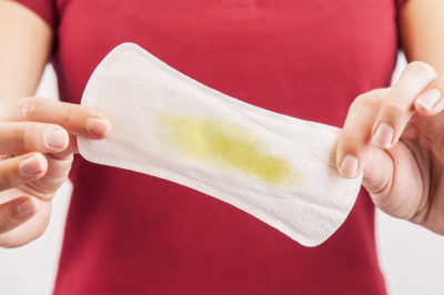 Причины появления неприятного запаха перед менструацией