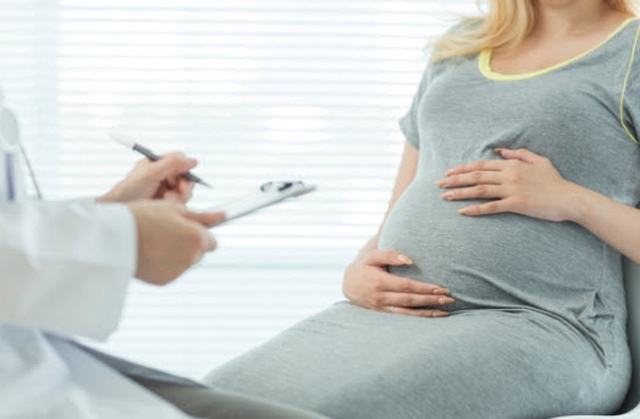 Причины появления зеленых выделений без запаха при беременности