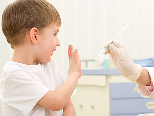 Прививка от коклюша у детей: стоит ли делать и какие могут быть последствия?
